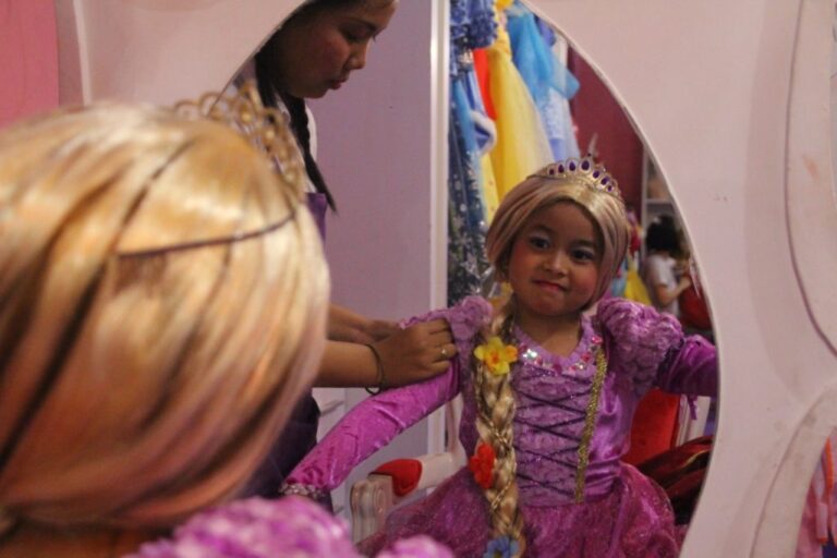 Rasakan Keseruan Musim Dingin di Winter Wonderland Pondok Indah Mall