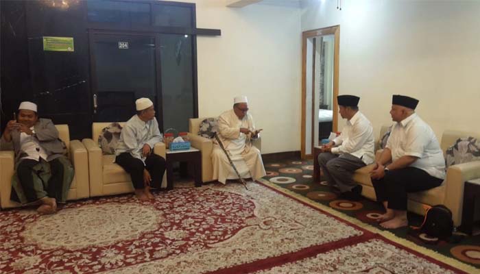 Kunjungi Ponpes Riyadul Jannah, Humphrey Disambut Hangat KH Mahfudz Syaubari