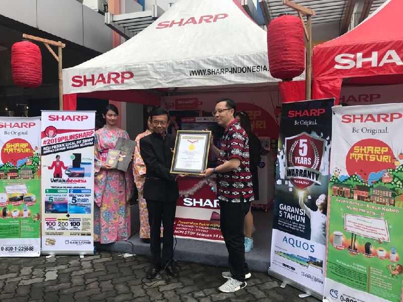 Menyala Nonstop 14 Hari, LED TV SHARP Indonesia Catat Rekor MURI