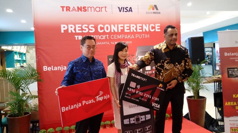 Kerjasama dengan Transmart dan Visa, Bank Mega Luncurkan Transmart Mega Card