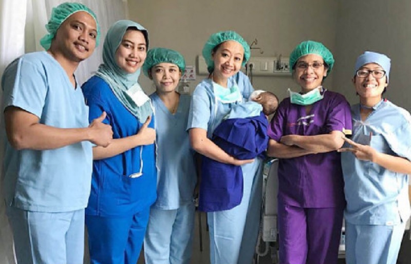 Lahirkan Anak Ketiga, Asri Welas: Moga-moga Semuanya Baik