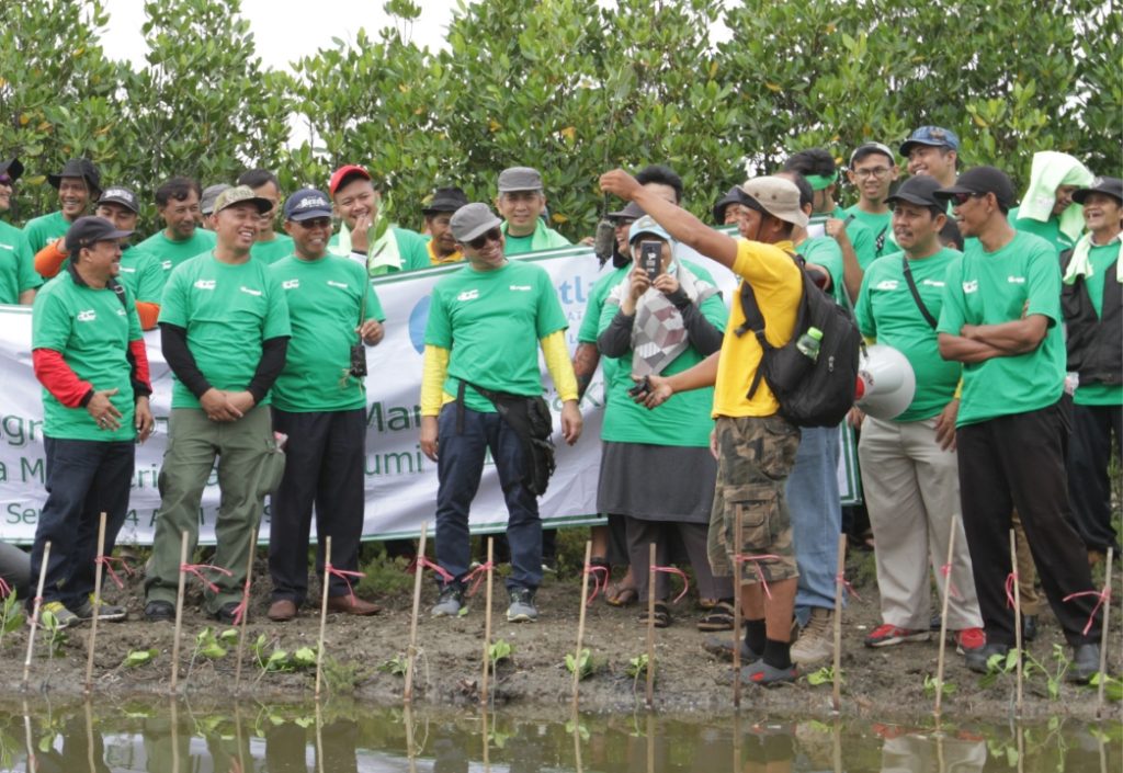Peringati Hari Bumi, ASTRA Tol Tangerang-Merak Tanam 3.000 Pohon Mangrove