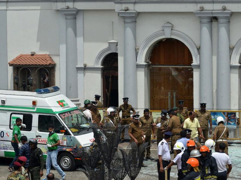 100 Orang Tewas Terkena Ledakan Bom di Sri Lanka