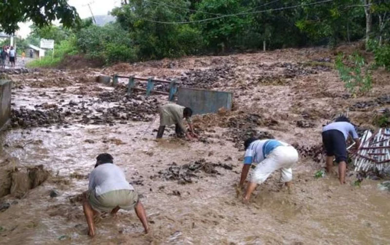 Samosir Diterjang Banjir Bandang