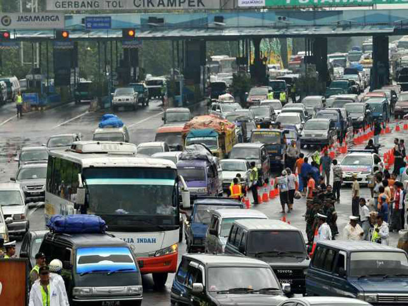 Antisipasi Kemacetan, Polisi Berlakukan Sistem Buka Tutup di GT Cikarang Barat