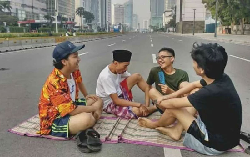 Polisi Minta Warga Jangan Berfoto di Jalan Raya Meski Jakarta Sepi