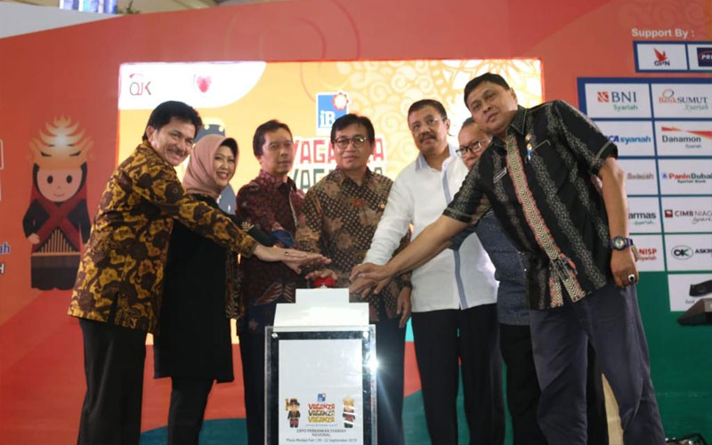 BNI Syariah Berikan Wakaf Alquran dan ATM Beras (ATMB) di iB Vaganza Medan