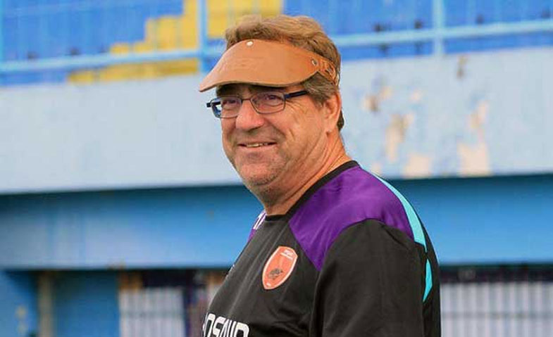 Tanpa Penonton, Robert Sebut Tak Menguntungkan Persib
