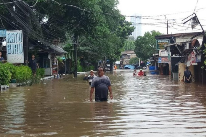 Tim Lintas BUMN di Bawah Koordinasi BNPB Bantu Korban Banjir