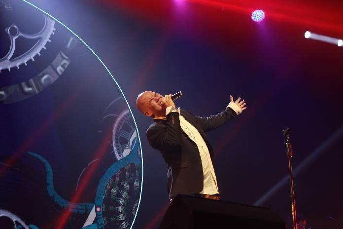 Konser Dewa 19 Hipnotis Ribuan Penonton di Jogja Expo Center