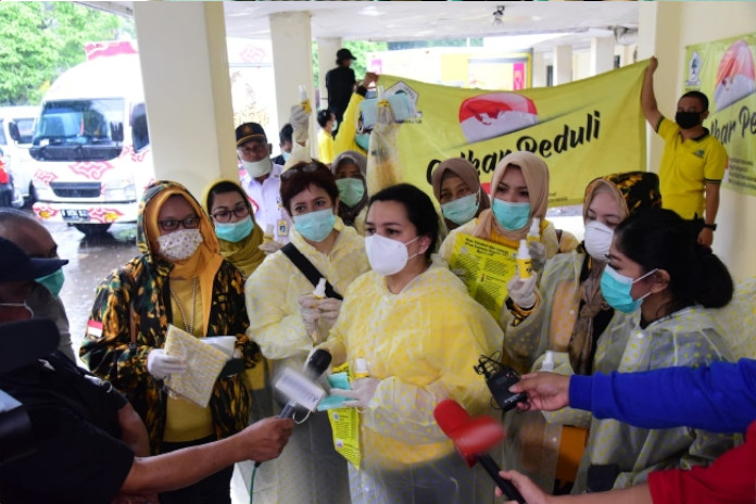 Perempuan Golkar Beri Bantuan Bagi Masyarakat dan Tenaga Medis