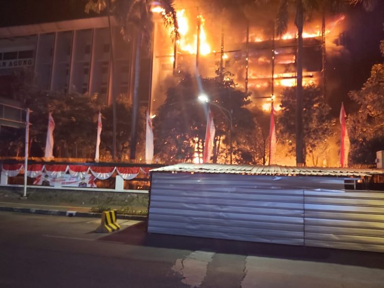 Gedung Kejaksaan Agung Terbakar