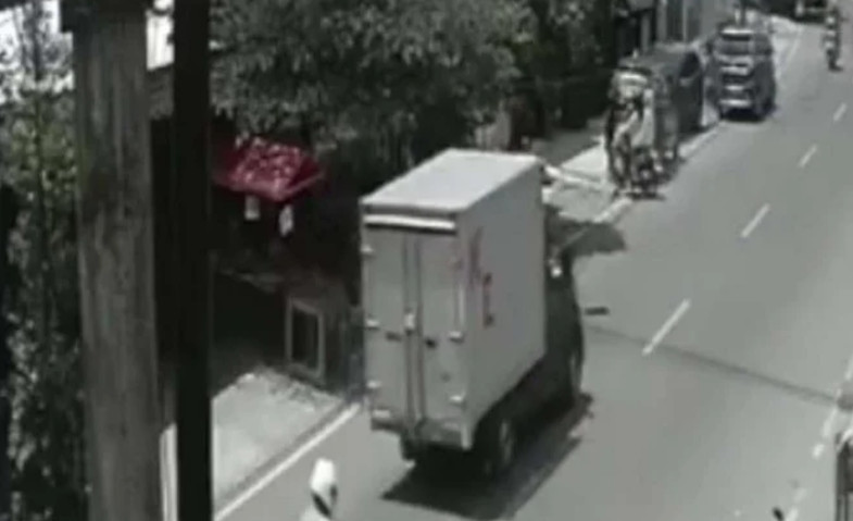 Truk Tabrak Pemotor Wanita hingga Tewas