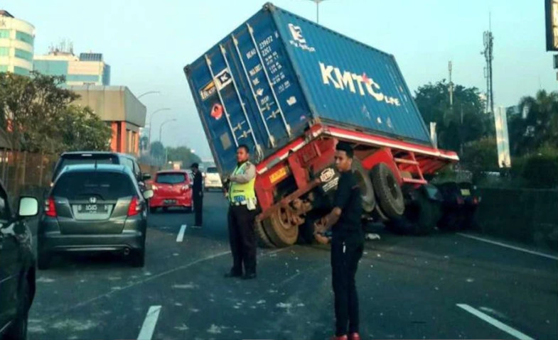 Tabrakan Maut di Sukabumi, 1 Orang Tewas