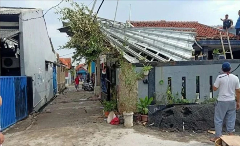 149 Rumah di Bekasi Utara Rusak Akibat Angin Puting Beliung