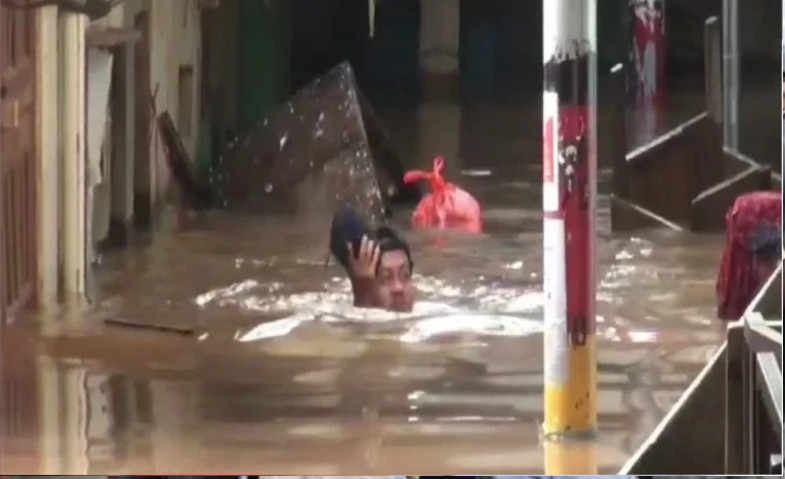 Banjir, Warga Ogah Mengungsi karena Takut COVID-19
