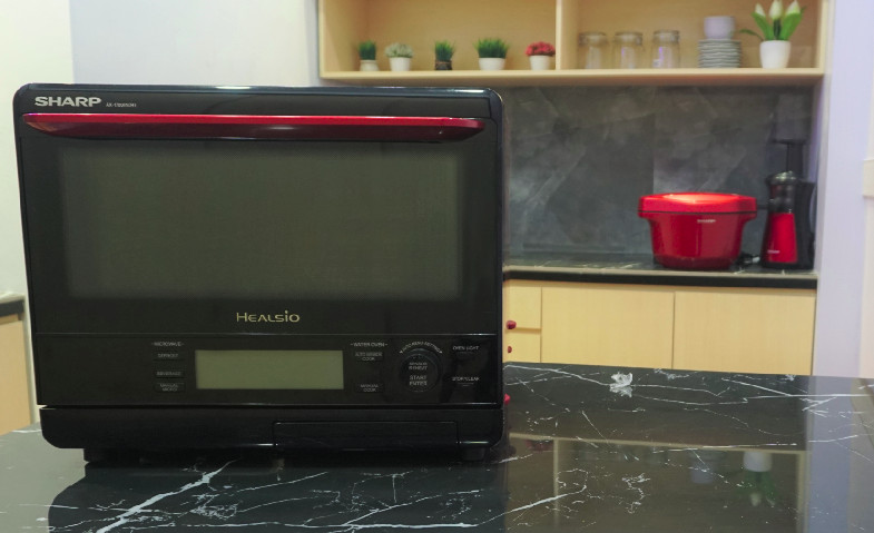 SHARP Sasar Kaum Urban dengan Luncurkan Alat Masak Pintar Healsio Superheated Steam Oven