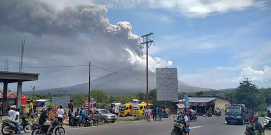 Ratusan Warga Sekitar Gunung Ili Lewotolok Belum Dievakuasi