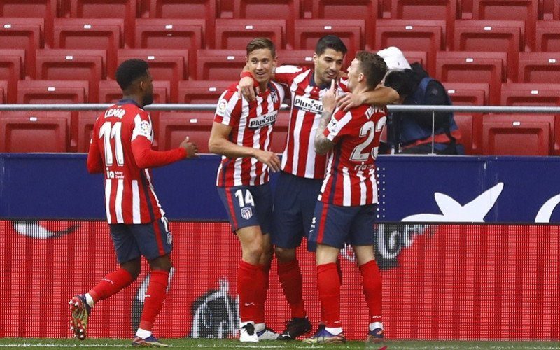 Pecundangi Elche, Atletico Madrid Kuasai Puncak