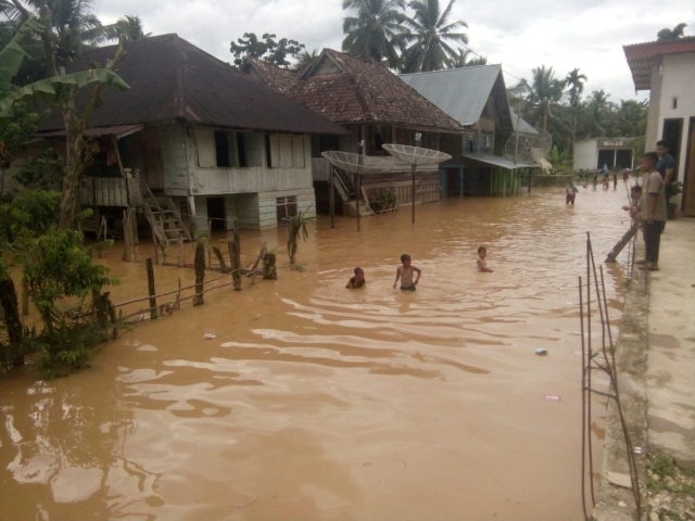 Basarnas Terus Evakuasi Korban Banjir di Kota Jambi