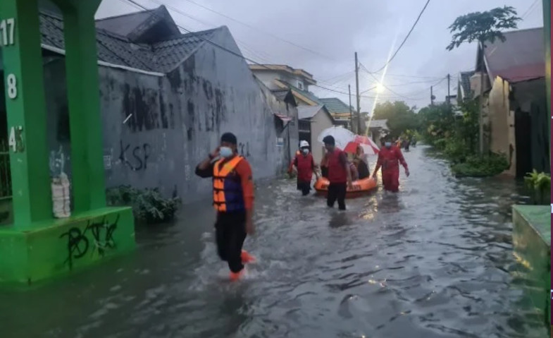 Warga Gowa yang Terdampak Banjir di Sulsel Dievakuasi