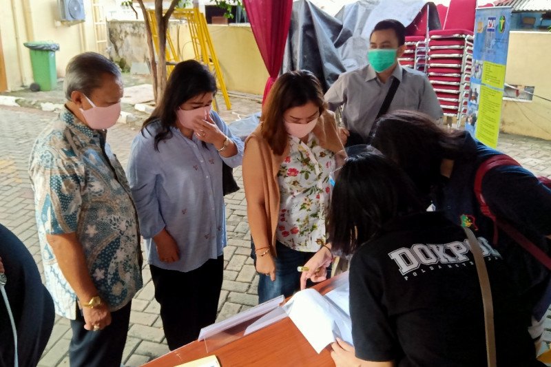 Keluarga Kopilot Sriwijaya Air Datangi Posko Ante Mortem RS Polri