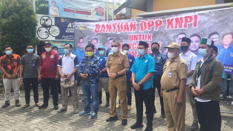 DPP KNPI Kunjungi dan Serahkan Bantuan kepada Korban Banjir Banjar