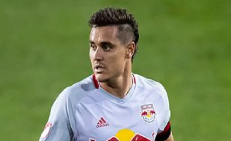 Liverpool Panik, Ingin Rekrut Bek Kacangan Ini