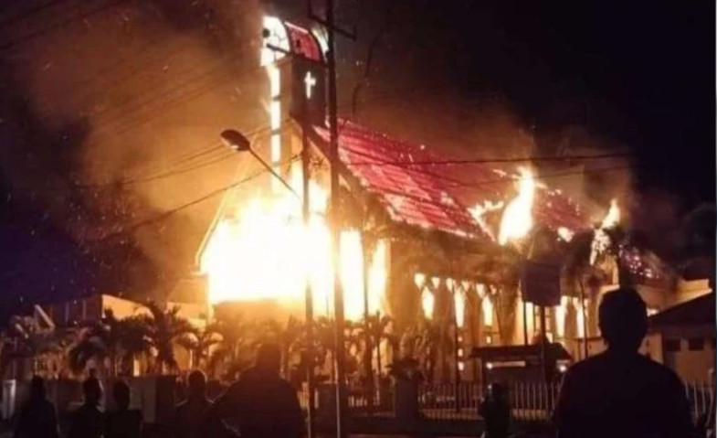 Gereja Terbesar di Halmahera Utara Kebakaran