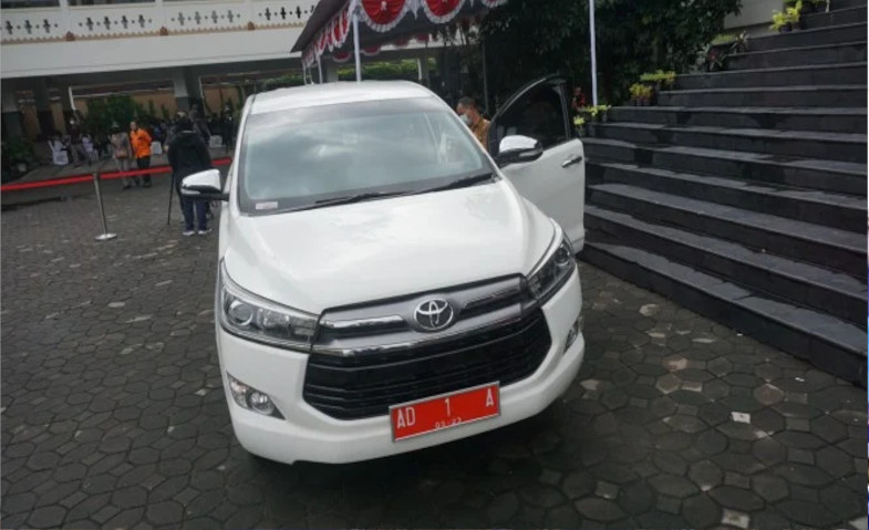 Gibran Rakabuming Pilih Mobil Bekas Ini sebagai Mobil Dinas