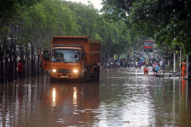 Enam Ruas Jalan di Jaksel Ini Masih Terendam Banjir