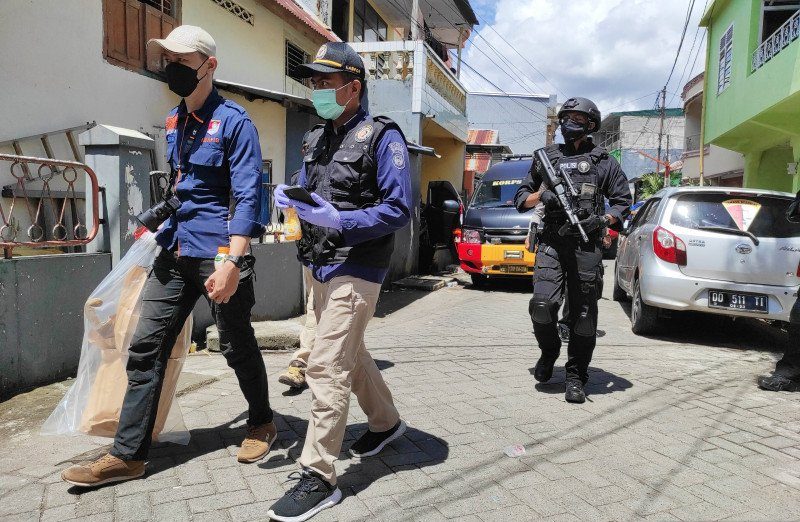 Gerak Cepat, Densus 88 Antiteror Geledah Rumah Suami Istri Pelaku Bom Makassar
