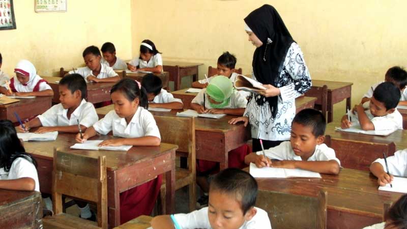 Miris, Guru-guru di Madura Hanya Dapat Gaji Rp 300 Ribu