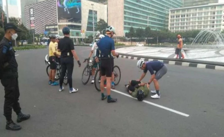 Polisi Olah TKP Mercy Tabrak Pesepeda di Bundaran HI Hari Ini