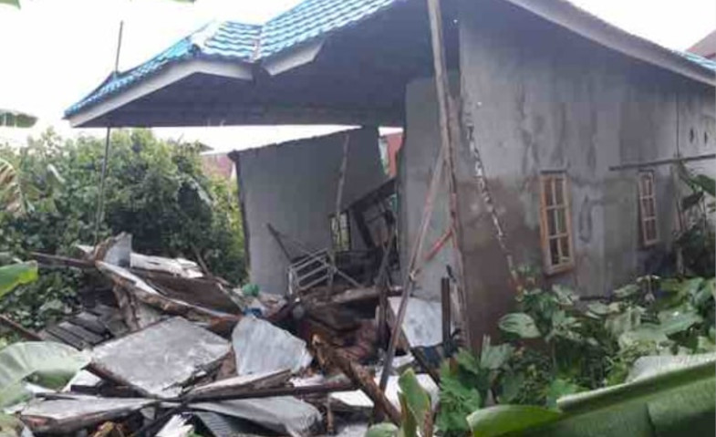 Hujan Deras Mengakibatkan Rumah di Bogor Ambruk