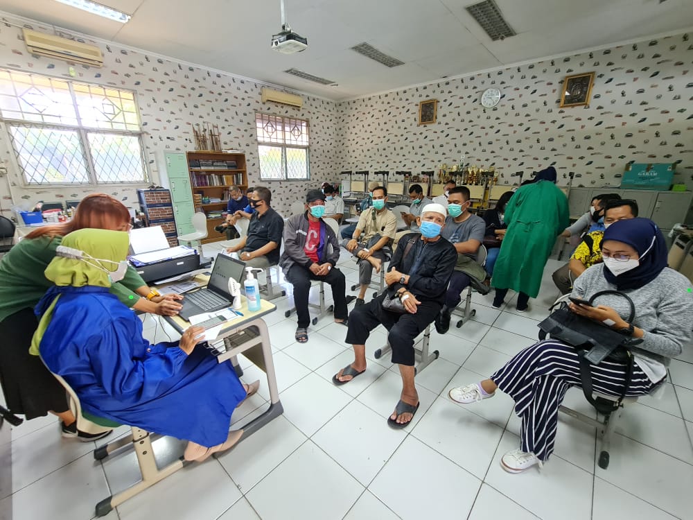 Ribuan Lansia dan Pengurus Masjid di Tangerang Selatan Jalani Vaksinasi Covid-19