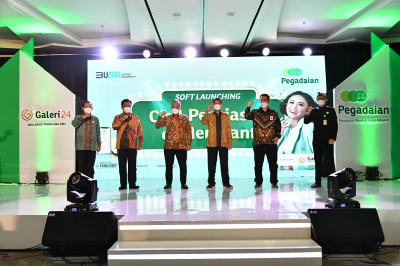 Jajal Fitur Produk Baru Pegadaian,Â Yuni Shara Cicil Perhiasan di Distro Galeri 24 Bandung