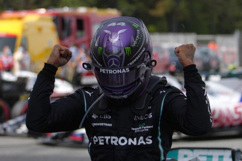 Hamilton Juarai GP Spanyol Lima Kali Beruntun