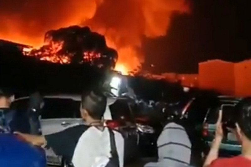 Kebakaran Dinihari Landa Kapuk Muara, 17 Mobil Pemadam Dikerahkan
