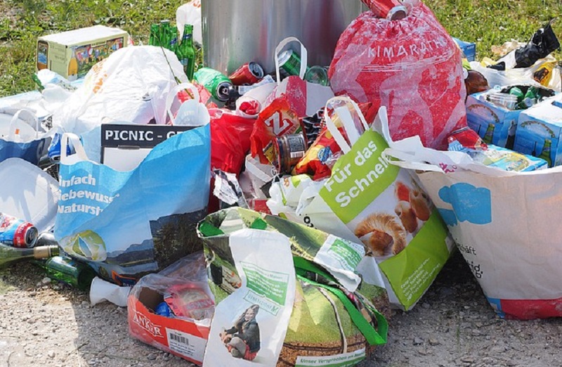 Pabrik Ini Mengubah Sampah Plastik jadi Bahan Bakar Solar