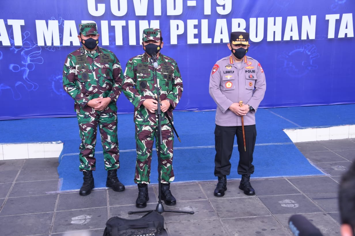 Panglima TNI Bersama Kapolri Pantau Serbuan Vaksinasi di Pelindo II