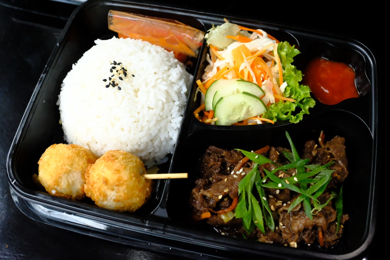 Paket Simply Bento dari Aston Priority Simatupang Hotel & Conference. (Istimewa)