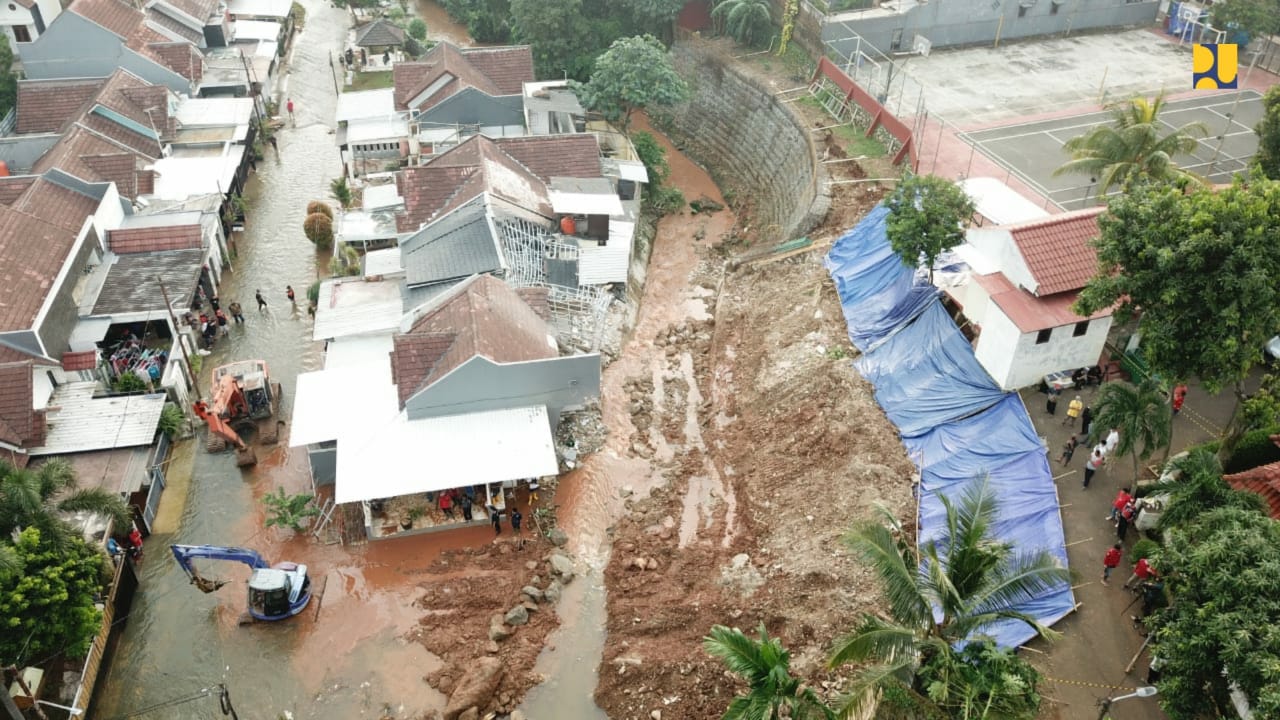PUPR Sigap Tangani Longsor dan Banjir Kali Ciputat Tangsel