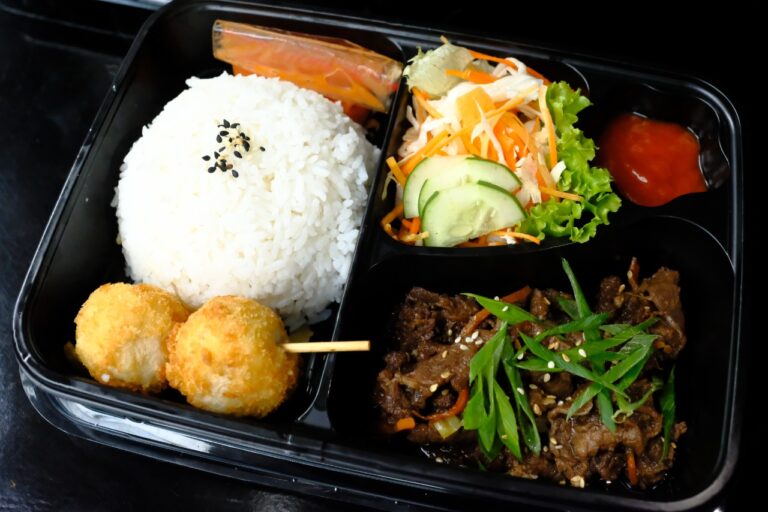 Aston Priority Simatupang Sajikan Hidangan dengan Layanan Delivery & Takeaway