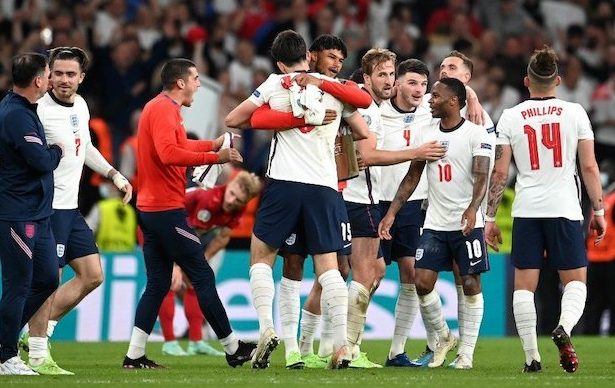 Gol Kontroversial Harry Kane Bawa Inggris Lolos ke Babak Final Euro 2020