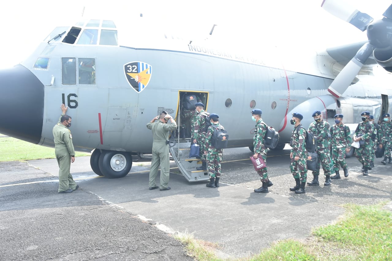 TNI Kirim Alkes dan Nakes ke Kalimantan dan Sulawesi