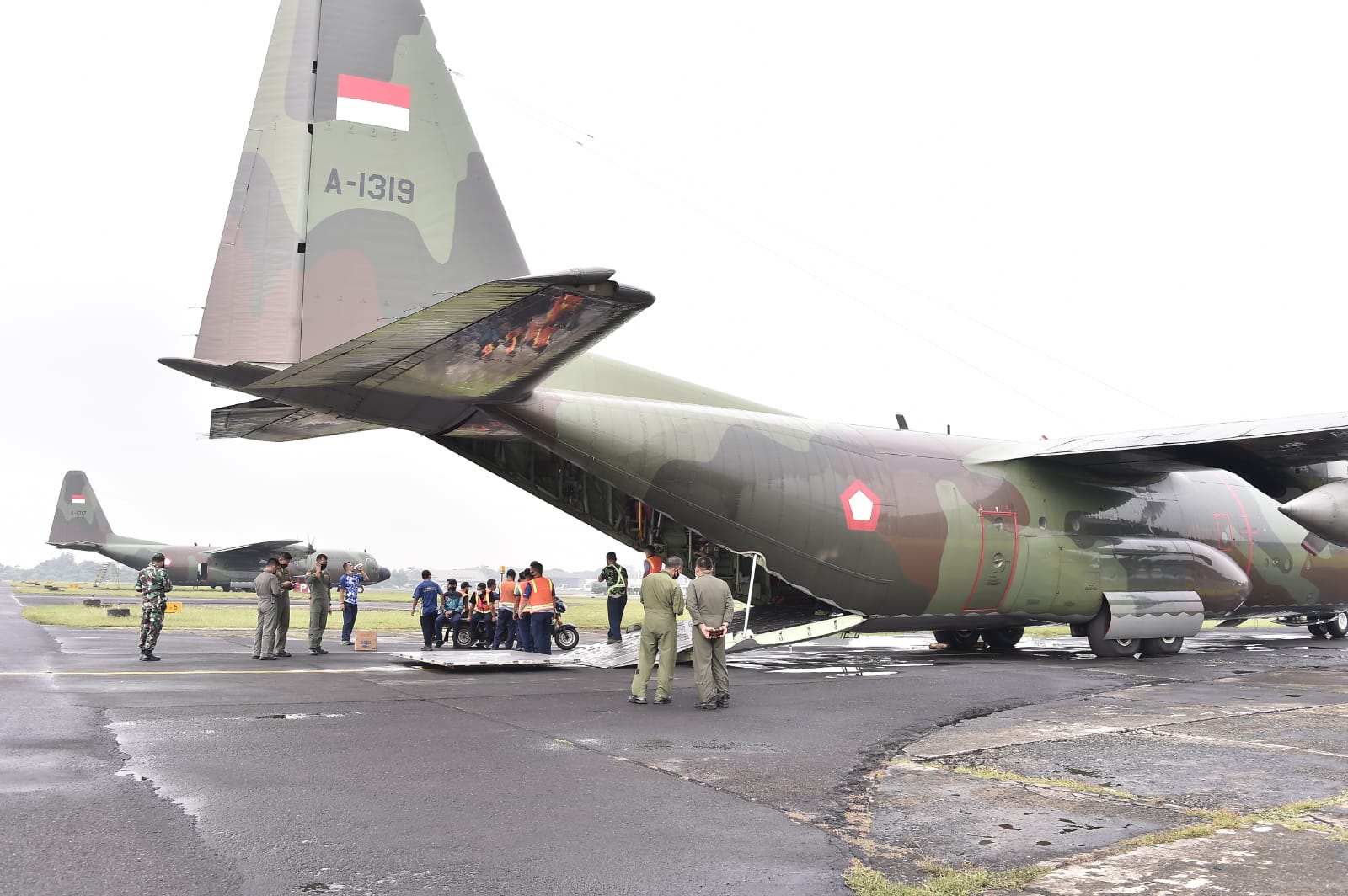 Panglima TNI Perintahkan TNI AU Kerahkan Hercules Kirim Alkes ke Wilayah Sumatera