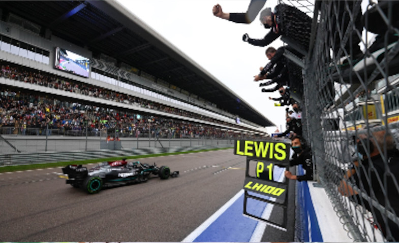 Usai Juarai GP Rusia, Lewis Hamilton Catat Rekor Kemenangan F1 ke-100