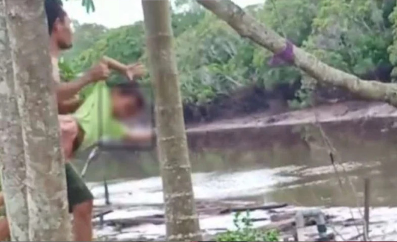 Ayah Biadab, Lempar Anak Kandung Sendiri ke Dalam Sungai