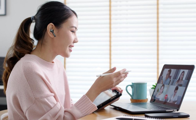 Luncurkan Earbuds Nirkabel Sharp Dukung Gaya Hidup Modern